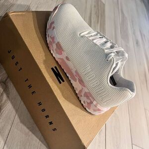 NOBULL WOMENS NEVER WORN SNEAKERS